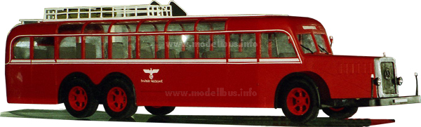 Mercedes-Benz O 10.000 MoMIniatur 1/32 - modellbus.info