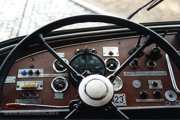 Bssing D2U modellbus.info