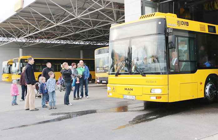 100 Jahre Dresdner Bus (C) DVB - modellbus.info