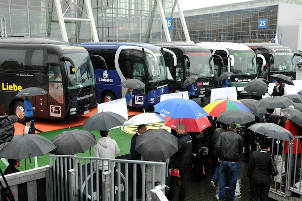 Bundesligastars auf der IAA modellbus info