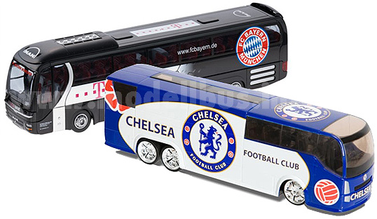 Chelsea Bayern Mannschaftsbus modellbus info