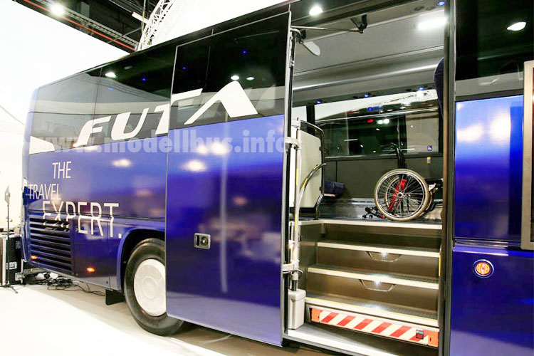 VDL Futura FMD2 breite Mitteltür Kortrijk 2013 modellbus.info