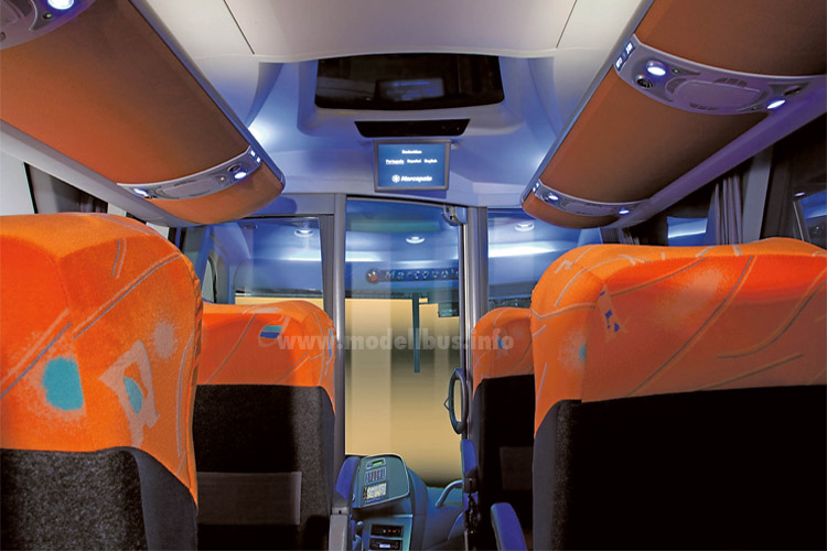 WM 2014 Bus Fahrgastraum Marcopolo Paradiso - modellbus.info