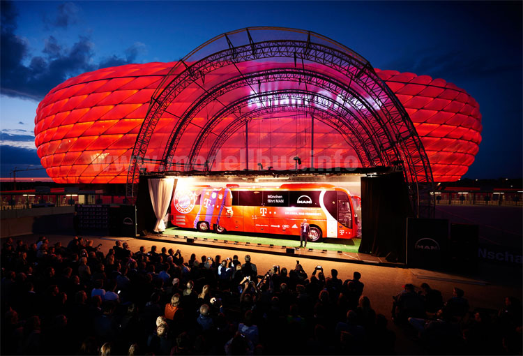 Neuer FC Bayern Mannschaftsbus - modellbus.info