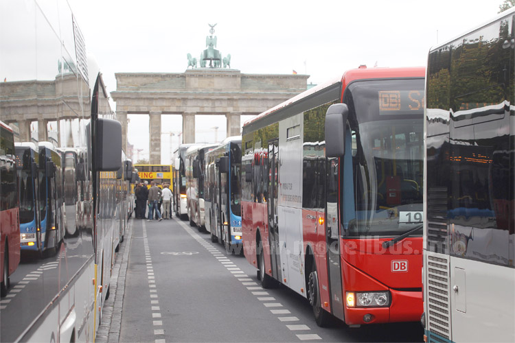 Bus-Demo am Reichstag 2014 - modellbus.info
