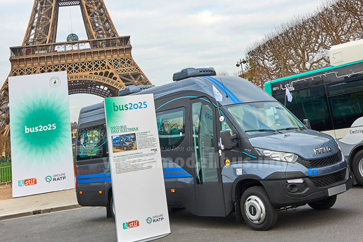 Iveco Daily Tourys Elektro Paris 2015 - modellbus.info
