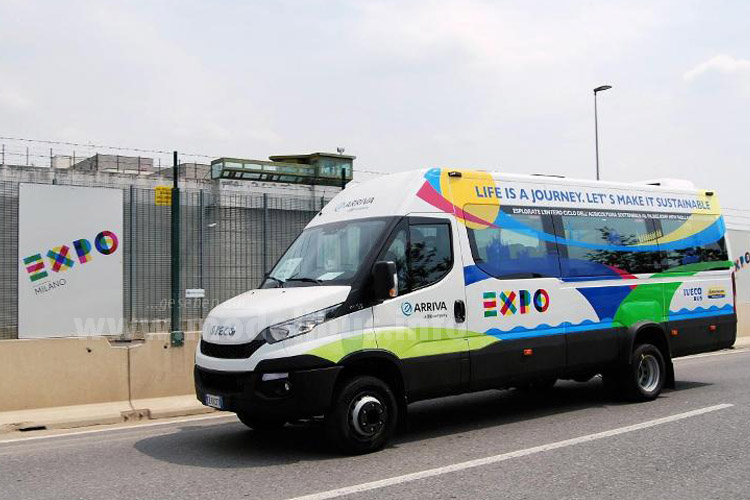 Iveco Daily Bus EXPO 2015 - modellbus.info