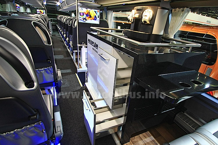 Neoplan Skyliner Bistro Busworld 2015 - modellbus.info