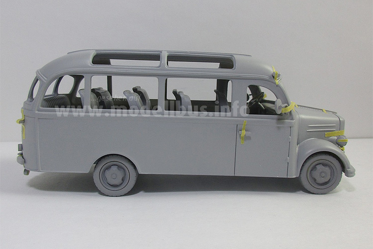 Borgward B 1500 D Pollmann Maßstab 1/43,4 - modellbus.info