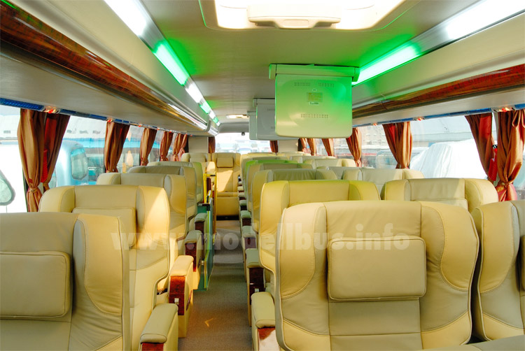 Innenraum eines Young Man Starliner - modellbus.info