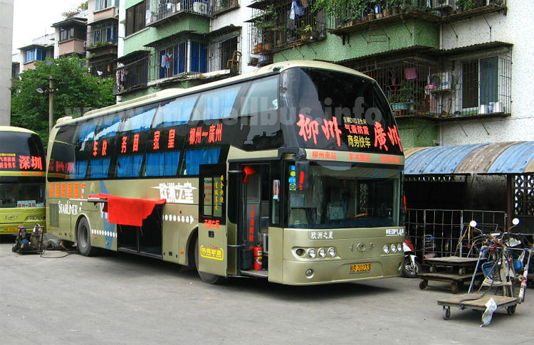 Die Formensprache von Neoplan kommt in China gut an - modellbus.info