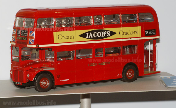 Revell AEC Routemaster modellbus.info
