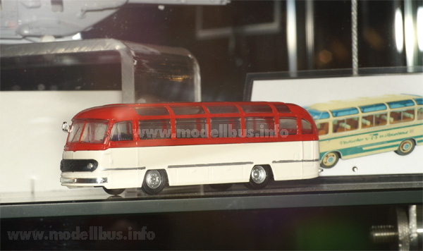 Schuco MB O 321 H modellbus.info