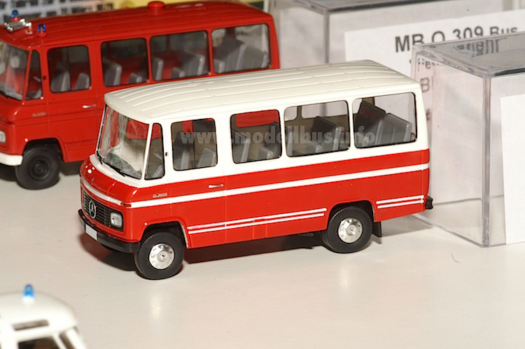 Mercedes-Benz O 309 Brekina modellbus.info