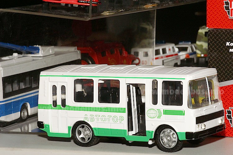 PAZ Midibus Technopark modellbus.info